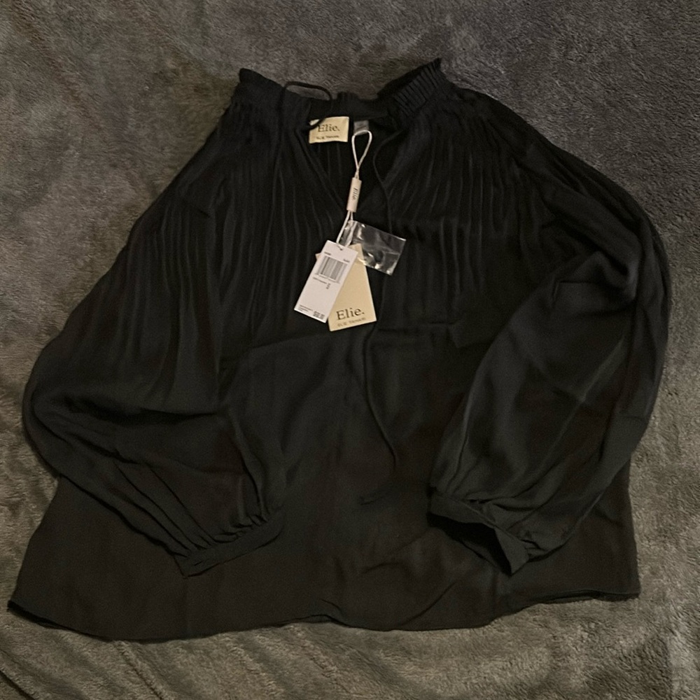 Ellie Tahari luxury sway cute black long sleeve fashion sway.